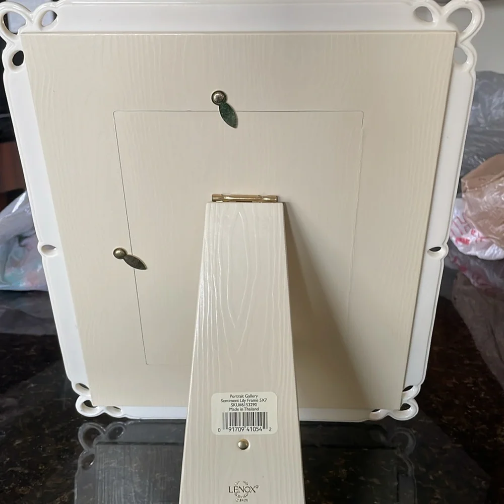 Lenox Sentiment Lily Porcelain Picture Frame 12 x 10 Holds 5 X 7 Photo - Picture 2 of 5